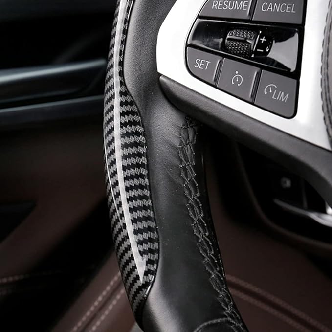 غطاء طارة كربون فايبر فاخر – شكل رياضي وتحكم أقوى لسيارتك