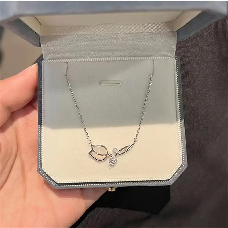 سلسلة زهرة التوليب مع فصوص زركون