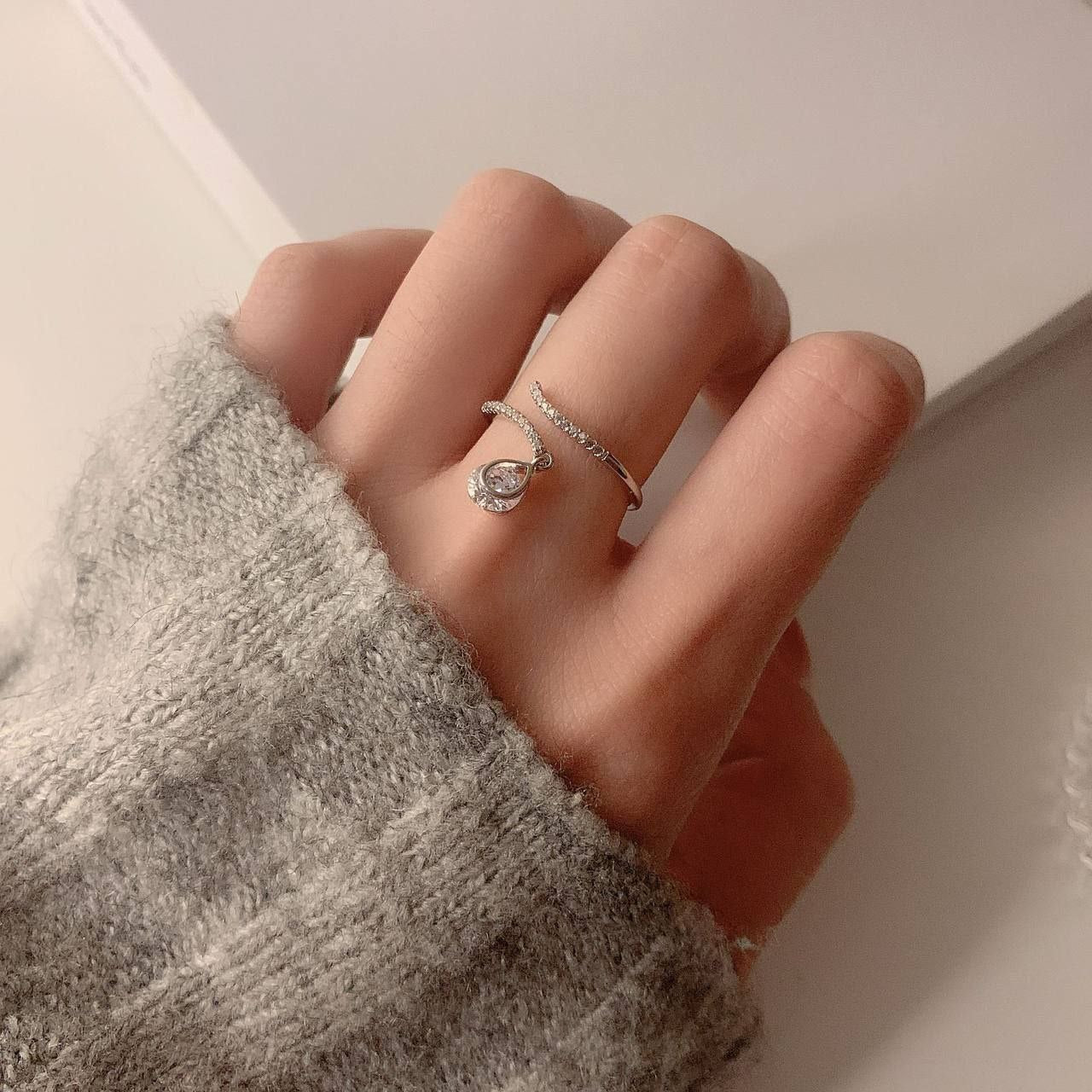 خاتم فري سايز كريستال مع فصوص زركون - batcino.com