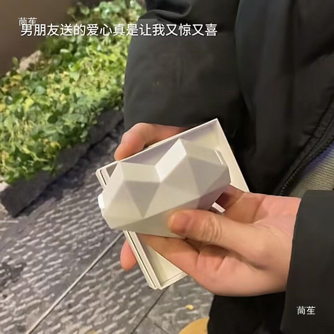 خاتم القلب الماسي مع علبة هدايا  فاخرة لمفاجئة مميزة