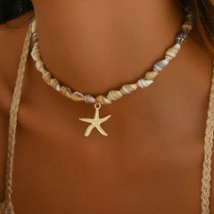 سلسلة خرز صدف طبيعي مع نجمة بحر ذهبية