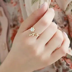 خاتم زهرة مع فصوص كريستال - مقاس حر - batcino.com