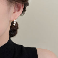 حلق نصف دائري باللؤلؤ مع إطار مطلي بماء الذهب