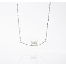 سلسلة قطة بتصميم رقيق