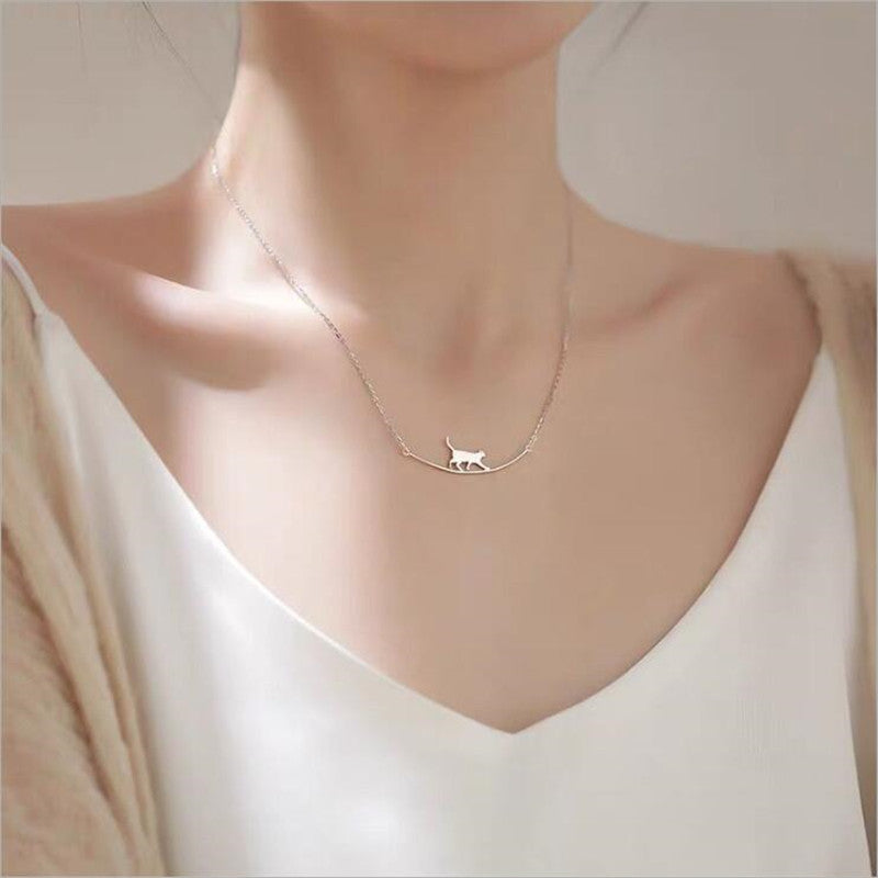 سلسلة قطة بتصميم رقيق