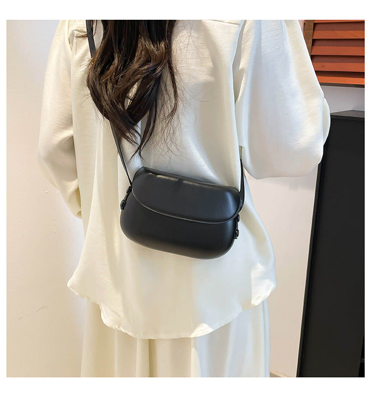 شنطة كروس ميني جلد ناعم بتصميم أنيق وعصري