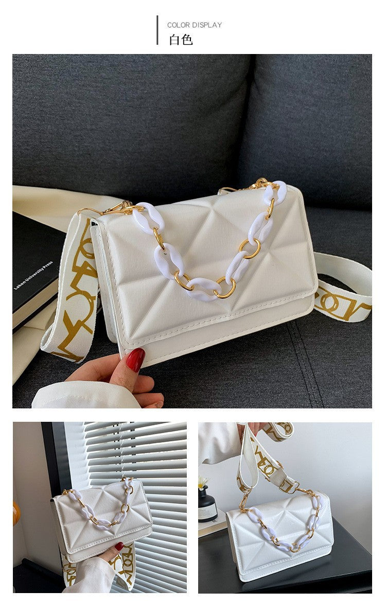 شنطة كروس بودي مبطنة بسلسلة – تصميم عصري أنيق