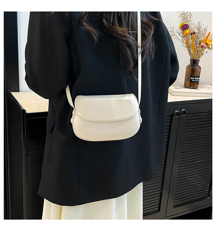 شنطة كروس ميني جلد ناعم بتصميم أنيق وعصري