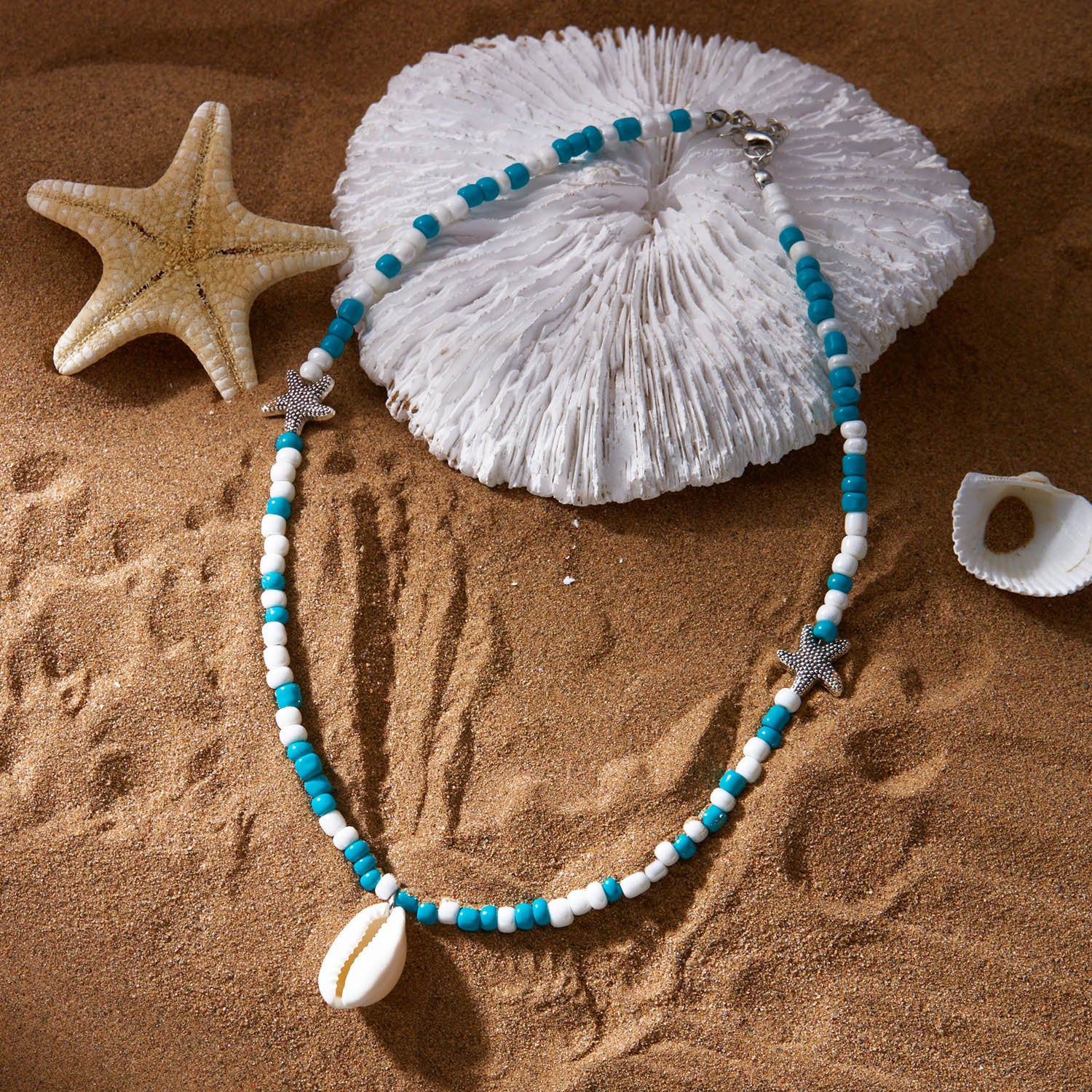 سلسلة خرز أزرق وأبيض مع صدفة ونجوم بحر – ستايل شبابي