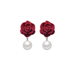 حلق بتصميم وردة بفص لؤلؤ راقي – استايل كلاسيك