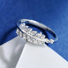 خاتم نسائي أنيق بتصميم ورقة شجر وأحجار لامعة – مقاس حر قابل للتعديل