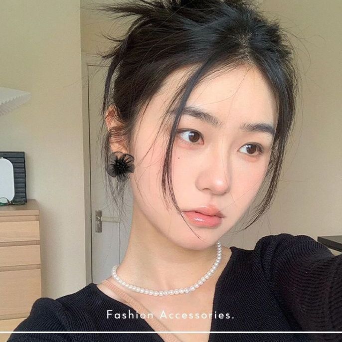 حلق بناتي وردة سوداء شيفون بخرز أسود – ستايل أنيق