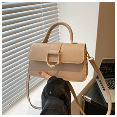 شنطة كروس بودي جلد صناعي أنيقة بقفل U ذهبي