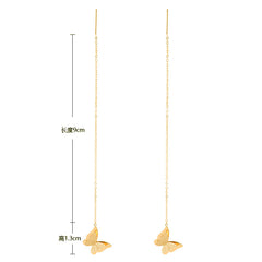 حلق أذن متدلي بسلسلة رفيعة وتصميم فراشة - مطلي بماء الذهب