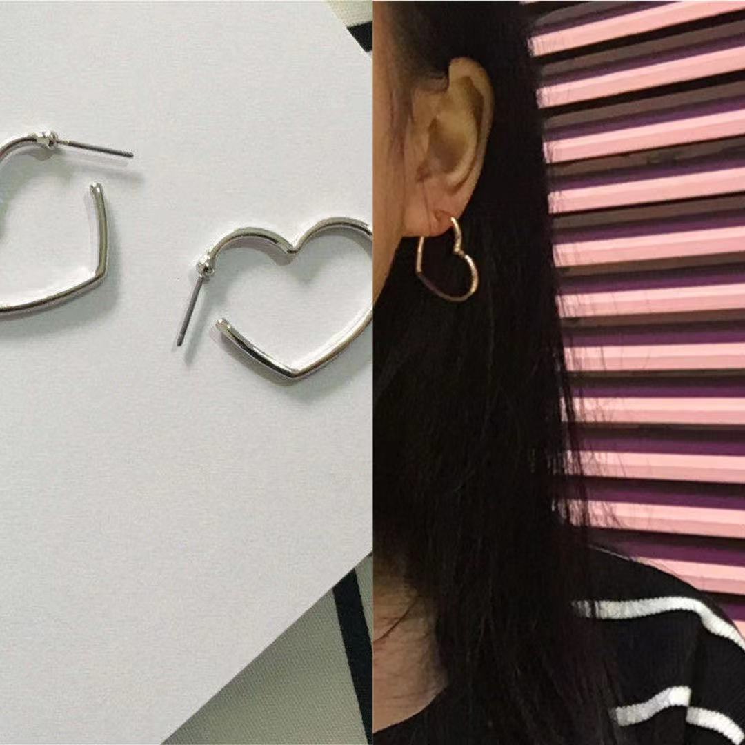 حلق هوب قلب معدني – بساطة عصرية تكمّل أي إطلالة