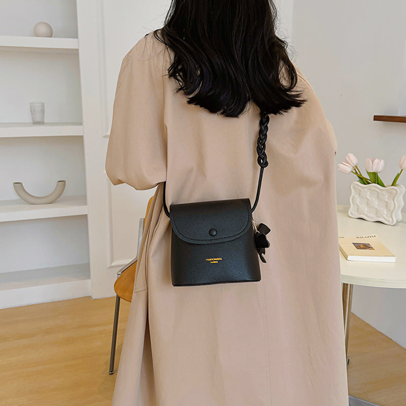 شنطة نسائية ميني جلد معالج PU – لون أصفر أنيق بحزام طويل