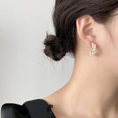 حلق بتصميم دائري مرصع باللؤلؤ – مطلي بماء الذهب