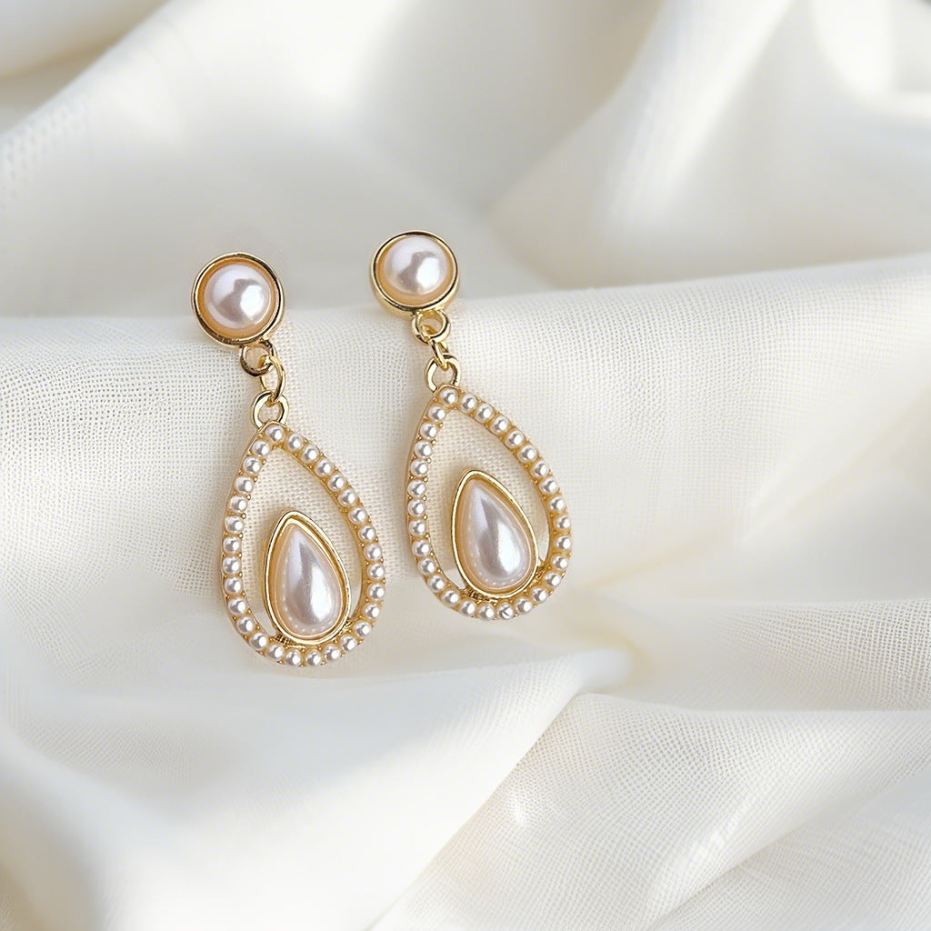 حلق أذن متدلي بتصميم دمعة مرصعة باللؤلؤ – أناقة راقية وفخامة ناعمة