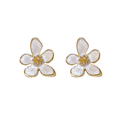 حلق ذهبي على شكل نجمة – لمسة مختلفة