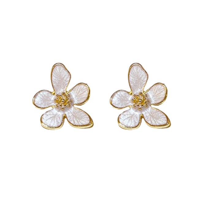 حلق ذهبي على شكل نجمة – لمسة مختلفة