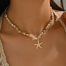 سلسلة خرز صدف طبيعي مع نجمة بحر ذهبية