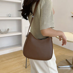 حقيبة كتف نسائية جلد PU مع تعليقة – لون كريمي أنيق