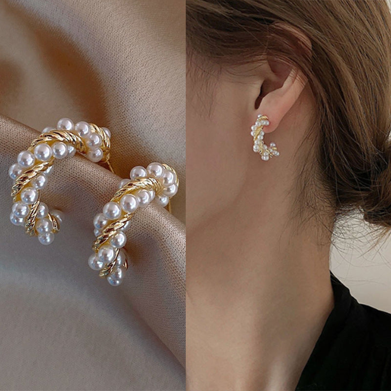 حلق بتصميم دائري مرصع باللؤلؤ – مطلي بماء الذهب