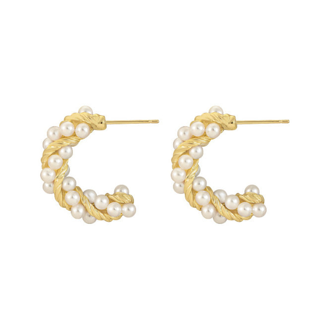 حلق بتصميم دائري مرصع باللؤلؤ – مطلي بماء الذهب