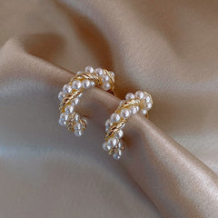 حلق بتصميم دائري مرصع باللؤلؤ – مطلي بماء الذهب