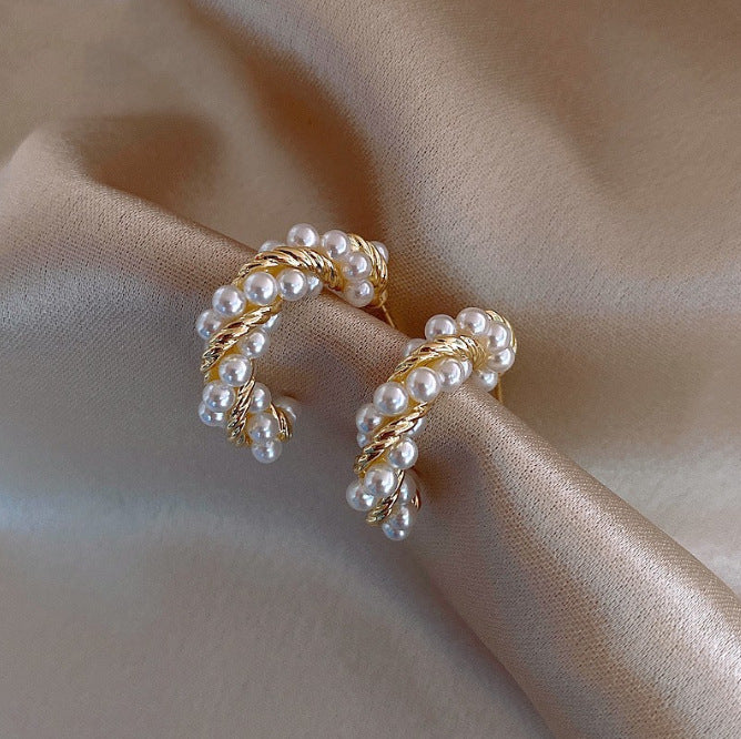 حلق بتصميم دائري مرصع باللؤلؤ – مطلي بماء الذهب