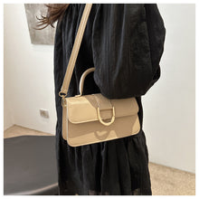 شنطة كروس بودي جلد صناعي أنيقة بقفل U ذهبي