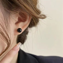 حلق أذن دائري كلاسيك أسود لامع – تصميم بسيط ستايل بيرسينج عصري