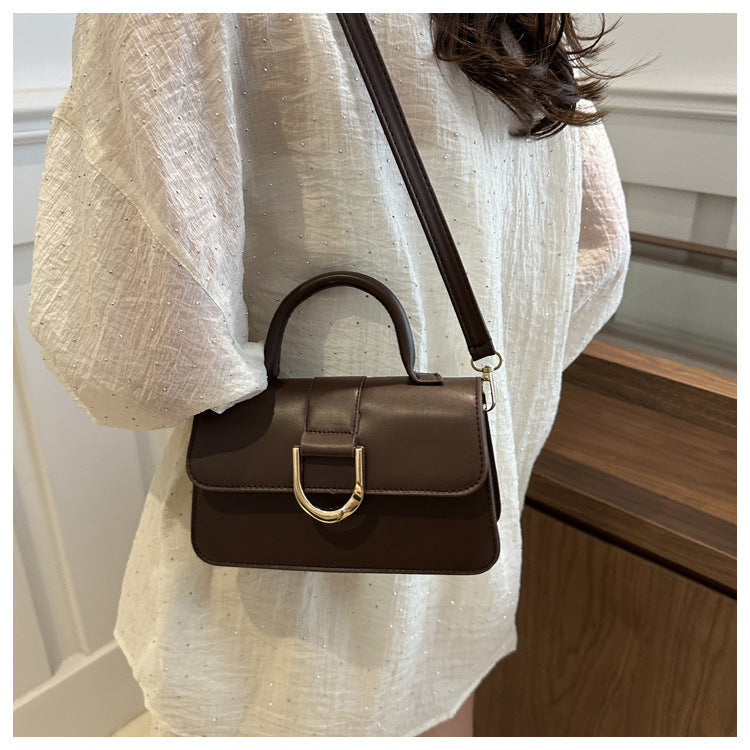 شنطة كروس بودي جلد صناعي أنيقة بقفل U ذهبي