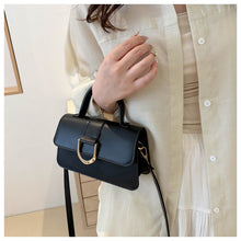 شنطة كروس بودي جلد صناعي أنيقة بقفل U ذهبي