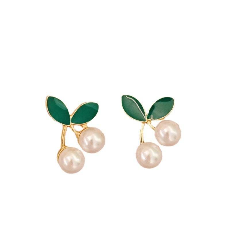 حلق أذن بتصميم كرز مرصع باللؤلؤ – لمسة أنيقة وناعمة