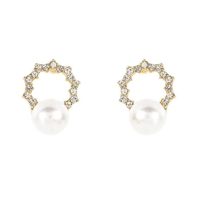 حلق ذهبي صغير دائري – عملي وبسيط