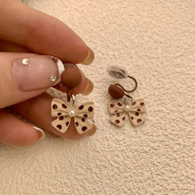 حلق نسائي شكل فيونكة كريمي رقيق