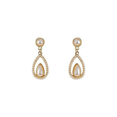 حلق أذن متدلي بتصميم دمعة مرصعة باللؤلؤ – أناقة راقية وفخامة ناعمة