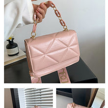 شنطة كروس بودي مبطنة بسلسلة – تصميم عصري أنيق