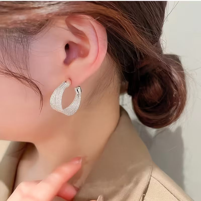 حلق هوب فضي عريض – تصميم مودرن