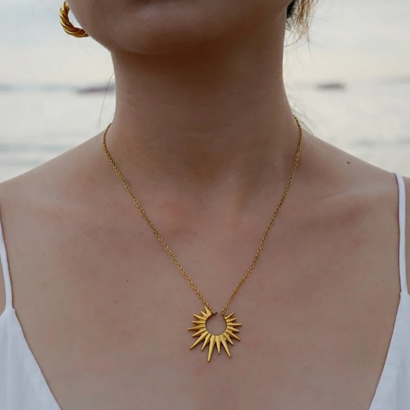 سلسلة شعاع الشمس ستانلس - مطلي بماء الذهب