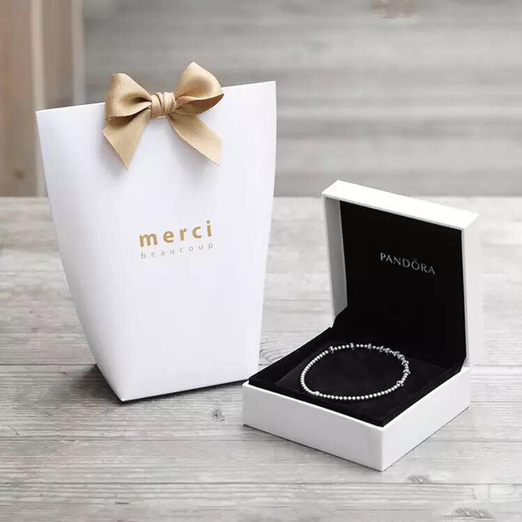 شنطة هدايا بيضاء merci - batcino.com